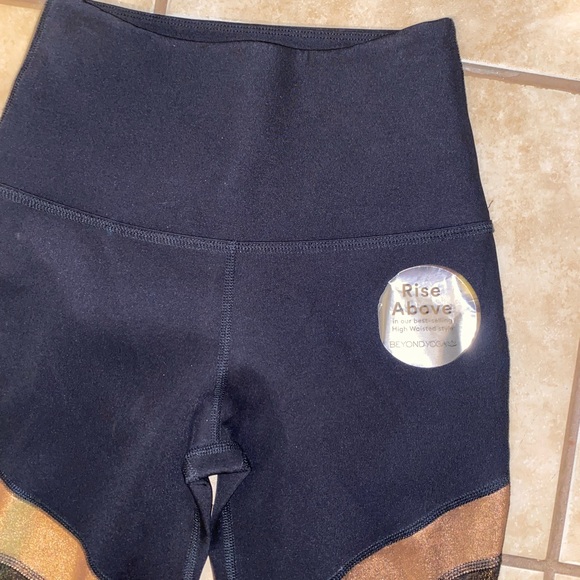 Beyond yoga limited quantity legging NWT - Picture 6 of 8